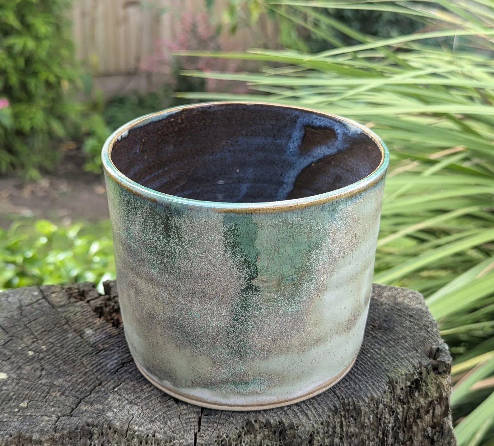 green plant pot, green ceramic plant pot, houseplant pot